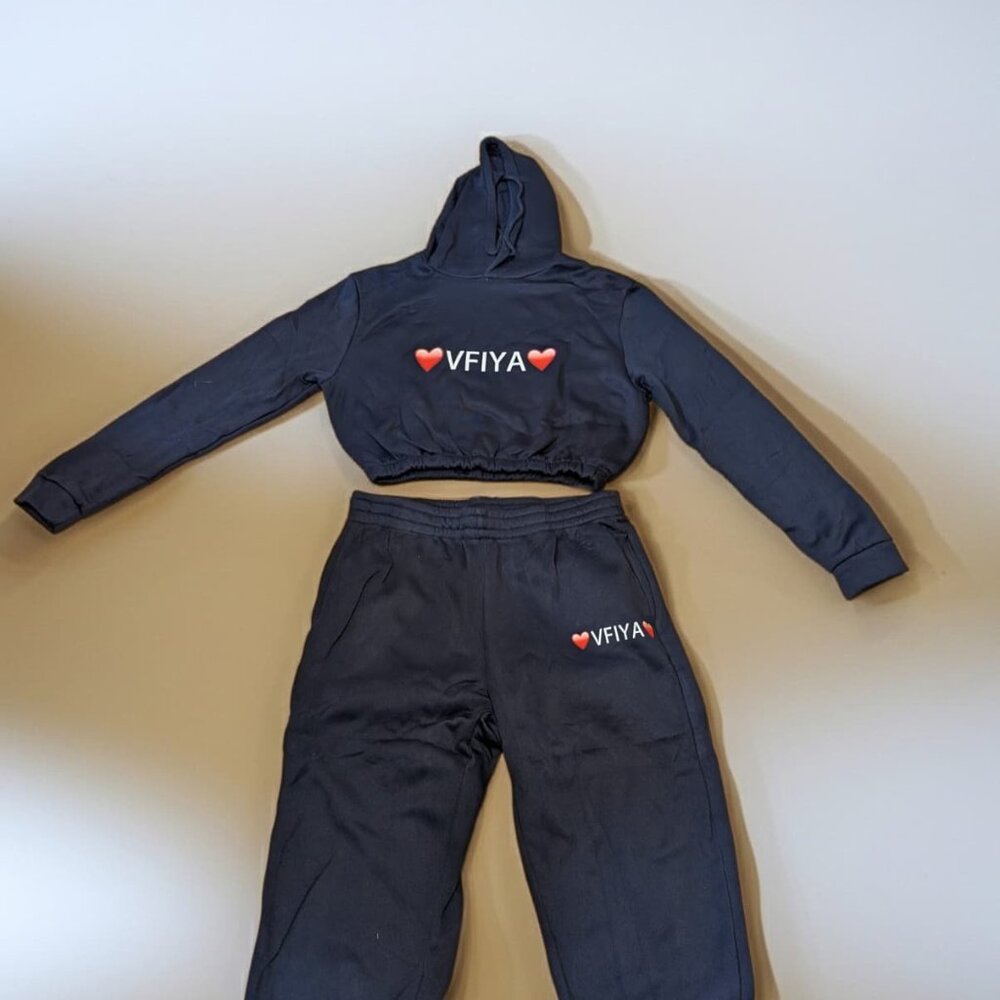 NWT - VFIYA Women’s HEART EMOJI Premium & Cozy Cropped Sweatshirt + Jogger Set - Picture 7 of 7